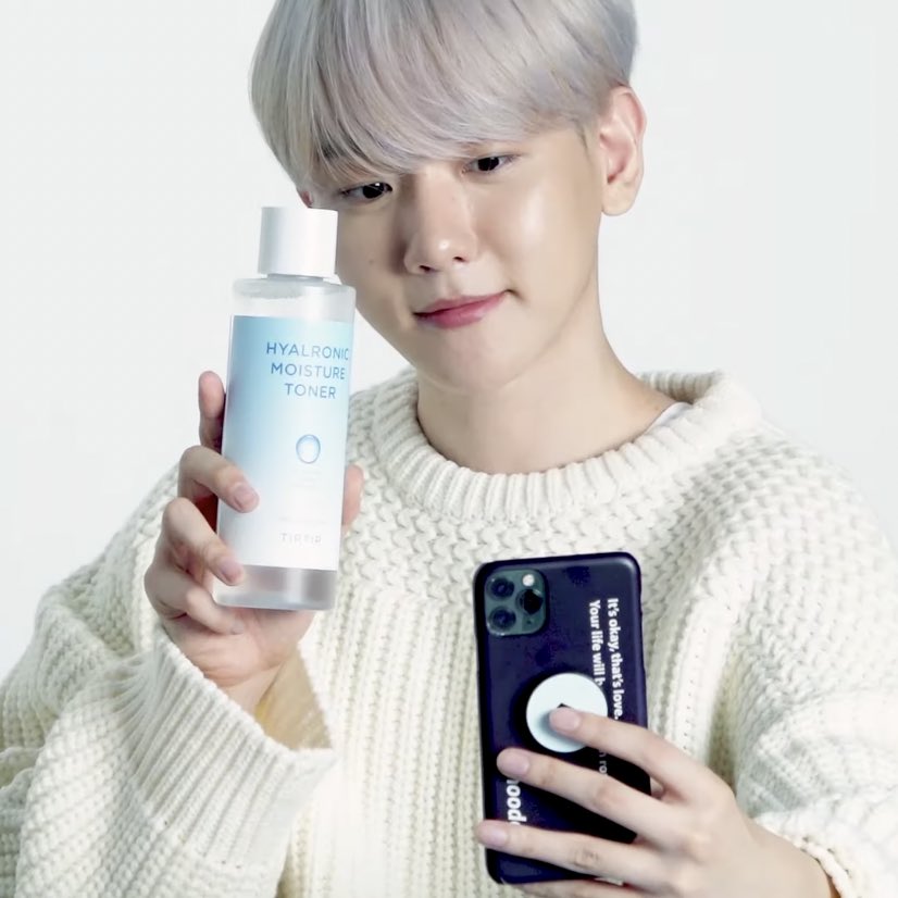 셀카 찍는 얼굴 너무 귀엽다 눈꼬리 잔뜩 내려와가지고ㅜ