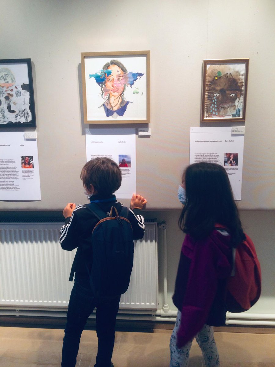 Schneidertempel Sanat Merkezi'ndeki fiziki sergi, kapluşların da ziyaretiyle sona erdi.

Online sergi için: istanbulkadinmuzesi.org/banabirakacagi… 

#BanaBırakacağınızGelecek