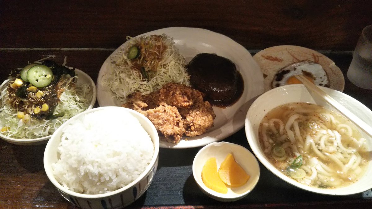 エビちゃん 西日本小物釣り紀行 おでかけエビちゃんねる お腹いっぱい食べたい日には 福岡大学側の 大和家 さん ツイン定食ゴハン大盛り750円 ハンバーグ からあげ 目玉焼き サラダ ミニうどん 追加のサラダ 100円 オーナーのスマイル 握手0円