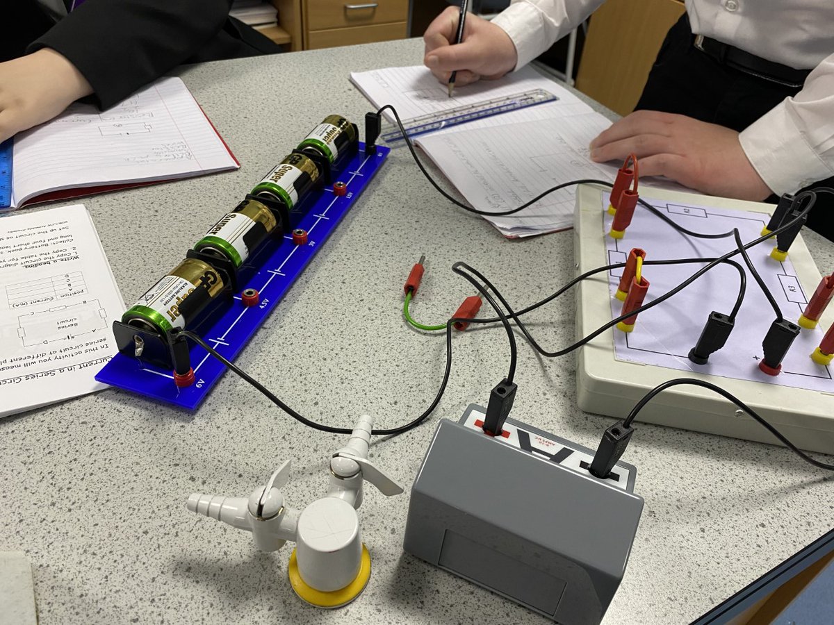 ArmadaleScience's tweet photo. Today our S2's were discovering what happens to current in a series circuit. They worked hard and discovered that current remains the same all around the circuit! Well done S2! #discovery #Science #physics #electricity #activelearning https://t.co/qw17BEiz8B