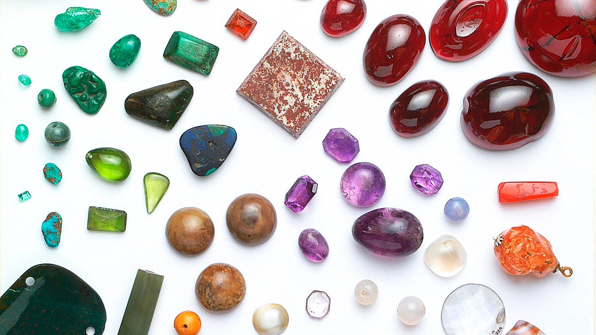 The hoard contains an astonishing array of almost 500 dazzling jewels and gemstones from many parts of the world including Colombia, Sri Lanka, Egypt and the Byzantine Empire.