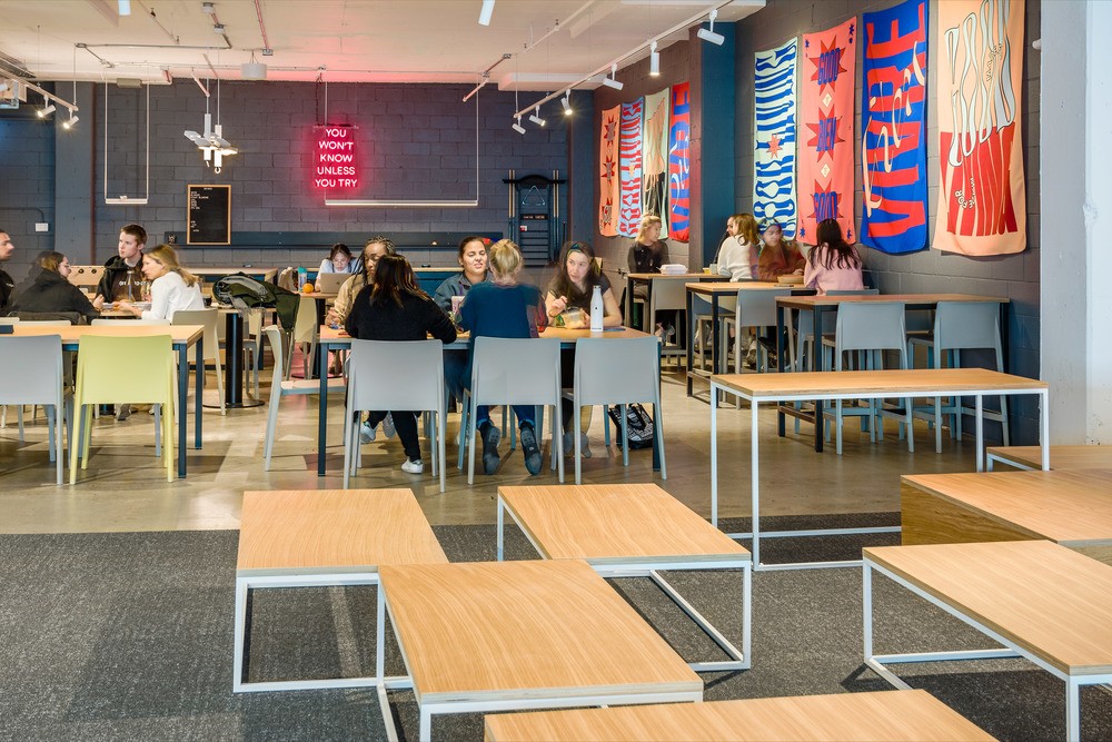e_architect's tweet photo. Frank and Oak’s new premises improves the quality of life for all who works there - by Imperatori Design
https://t.co/UX7HIXFf43
#MontréalOfficeInterior #QuebecDesign
#CommercialWorkshop #CanadianArchitecture
#InteriorDesign #MontréalCanada https://t.co/GaTDCaOMuC