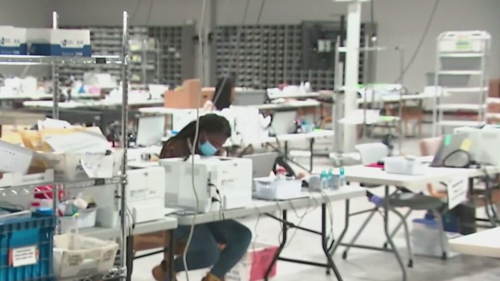 ATLNewsFirst's tweet photo. Gwinnett County ballot count will stretch in Thursday after #ElectionDay2020 software glitch https://t.co/3sm7q7Sm9Z #WakeUpATL #CBS46Votes https://t.co/VuGpnrPvg3