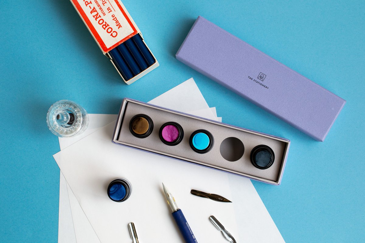 StationeryTag's tweet photo. 明日から東京インターナショナルペンショーです。当日、季節のミニインク、冬仕様を先行販売の他、通販でご好評いただいております、ガラス製品各種お持ちいたします。是非実物をご覧にお越しください。お待ちしております。
#TIPS2020 https://t.co/JMliBErGNj