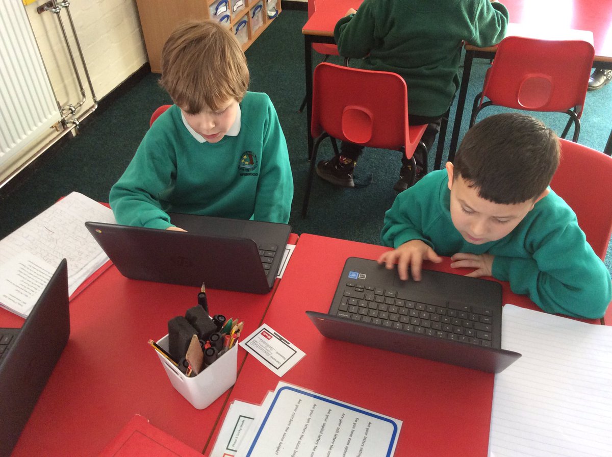 Springwood_Prm's tweet image. Using the chrome books to transfer our Mo Farah facts to google classroom #springlit #springmonmouth #springict