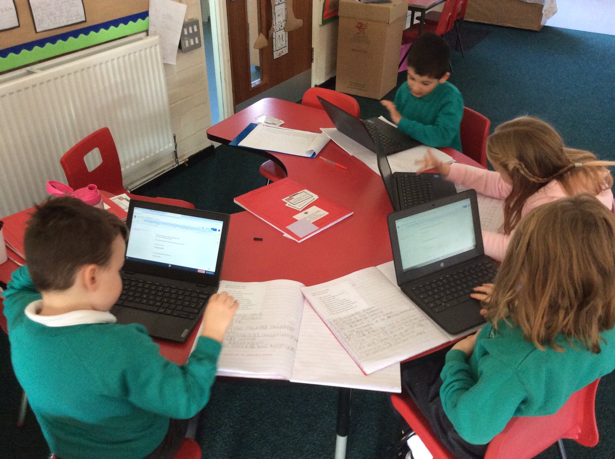 Springwood_Prm's tweet image. Using the chrome books to transfer our Mo Farah facts to google classroom #springlit #springmonmouth #springict