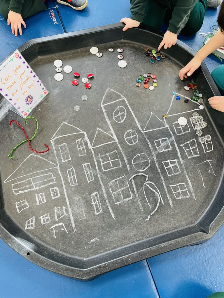 EyfsSsas's tweet photo. Autumn has begun in Nursery 🍁🍂 we have been decorating firework biscuits, playing in the leaves and making firework pictures! 💥 https://t.co/PPrXTeEyHD