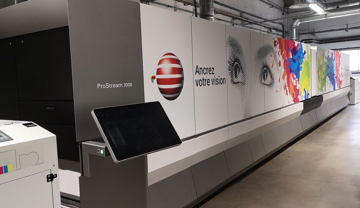CanonBusinessFR's tweet photo. La première #ProStream installée en France s’intègre parfaitement dans les locaux de #Paragon avec sa façade personnalisée au logo de l’entreprise.
Elle est prête pour la mise en production 🖨 https://t.co/WiG2lMboYD