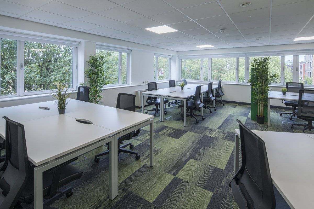 Instant_Offices's tweet photo. This #Bristol office space offers excellent flexibility with #PrivateOffices, #FixedDesks, #HotDesking and meeting rooms. Centrally located with great transport links and offering a host of top amenities, this workspace offers great value for money: https://t.co/P8pShl2OFV https://t.co/mpXpB34rXs