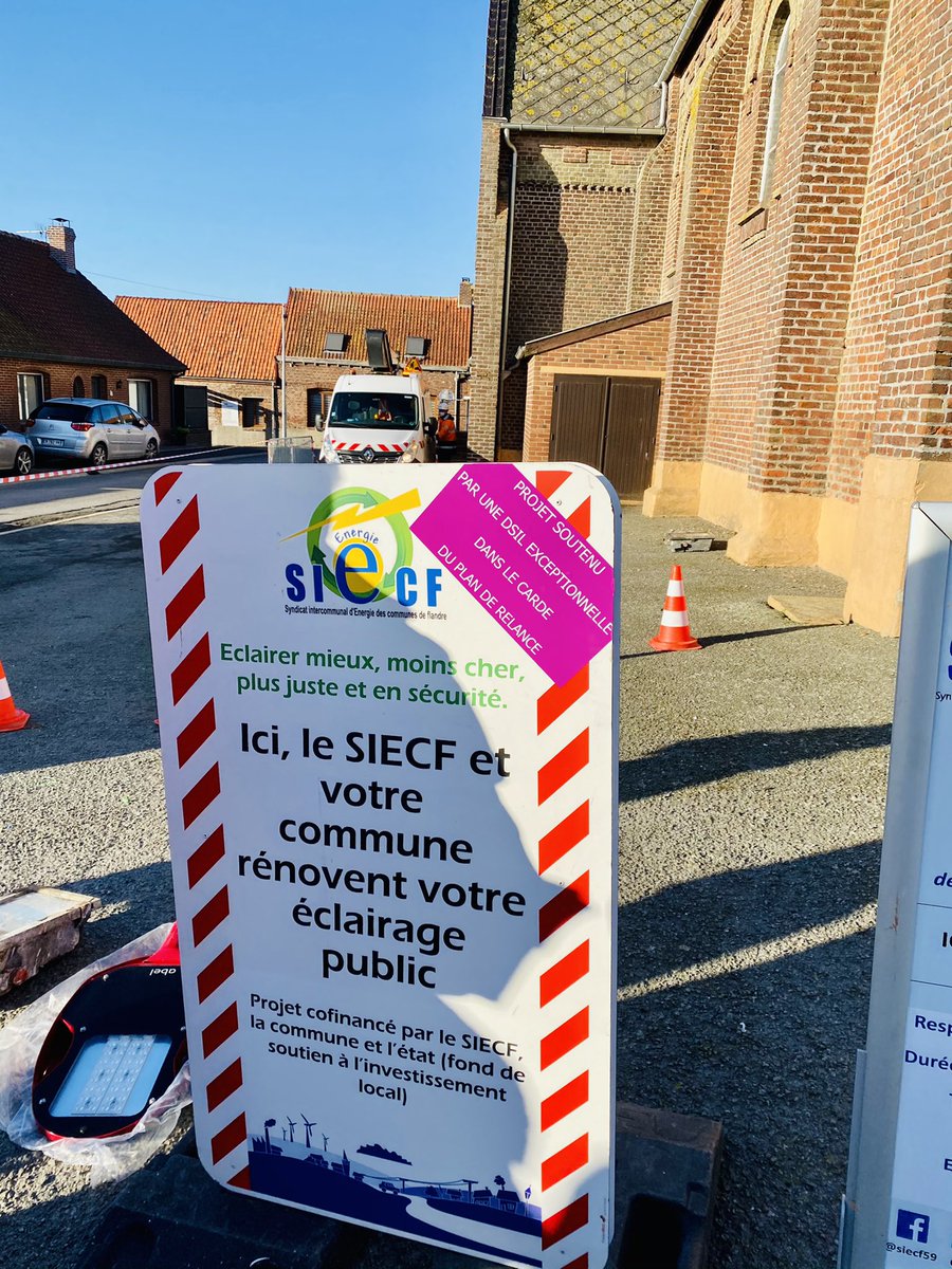 EnergieFlandre's tweet photo. En images - lancement du chantier de rénovation de l’#eclairagepublic à #Strazeele, en présence de M Tourmente Sous-Préfet de Dunkerque. Un projet permettant 55% d’économies d’énergie, soutenu par l’Etat dans la cadre du plan de relance @prefet59 #transitionécologique #Flandre https://t.co/gBv1W4wLXq