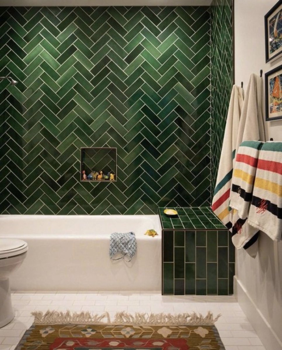 NewHomesAgentUK's tweet photo. Talk about bathroom CHIC! We'd spend the night in either of these!

A well designed bathroom can be a place to unwind and momentarily escape the madness.

How do you like the decor? Forest green, or cool white?

We can’t decide 😊
​
​Gorgeous images and fittings by @homarycom https://t.co/wH0jxbZIKy