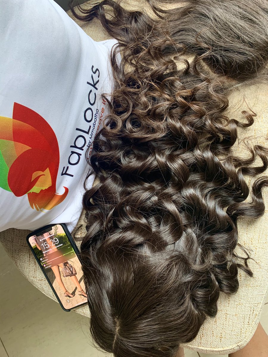 envogueglam_co's tweet photo. 💥😍 Old Wig, Treated, Redone, Styled and ready to be shipped back to Cape Town! #FabLocks https://t.co/hxIYUC0LCb