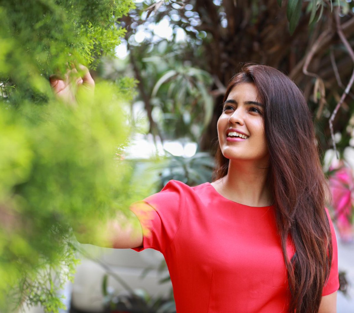 PulagamOfficial's tweet photo. #RED movie leading lady #AmrithaAiyer looks lovely in Red ❤️

@Actor_Amritha 😇 https://t.co/Cz7k0D12kJ