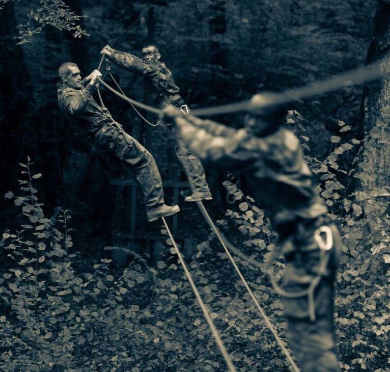 7e_brig_blindee's tweet image. #JeudiPhoto

Apprendre à se dépasser 😏👏dès les premières semaines et avec le sourire 😀 !
« Force et Audace! »

#NosJeunesOps
📸 #CFIM #7eBB #3eRCA