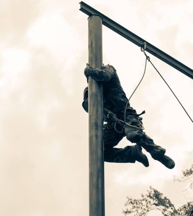 7e_brig_blindee's tweet image. #JeudiPhoto

Apprendre à se dépasser 😏👏dès les premières semaines et avec le sourire 😀 !
« Force et Audace! »

#NosJeunesOps
📸 #CFIM #7eBB #3eRCA