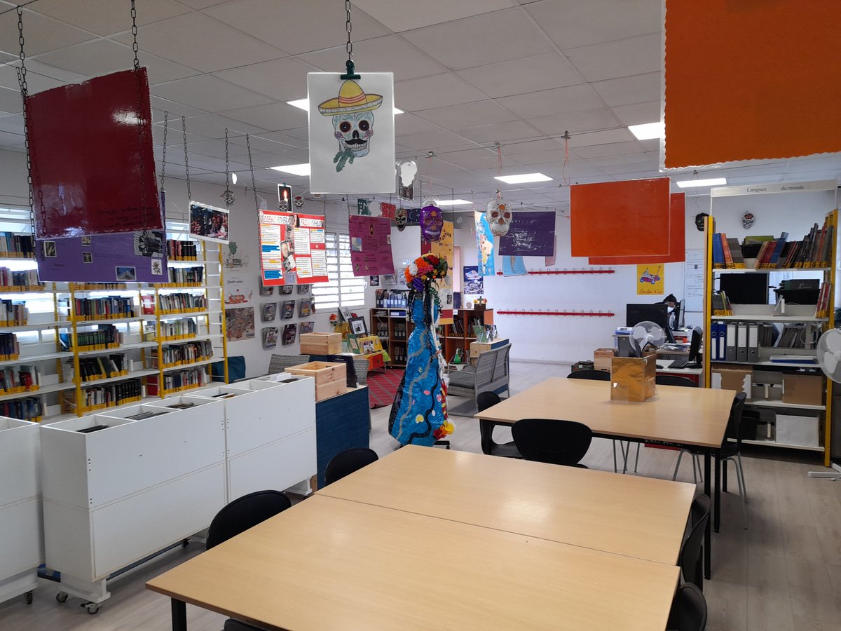 Célébration DIA DE LOS MUERTOS au collège Albert Lougnon. Bravo aux élèves et aux enseignants qui ont joué le jeu.