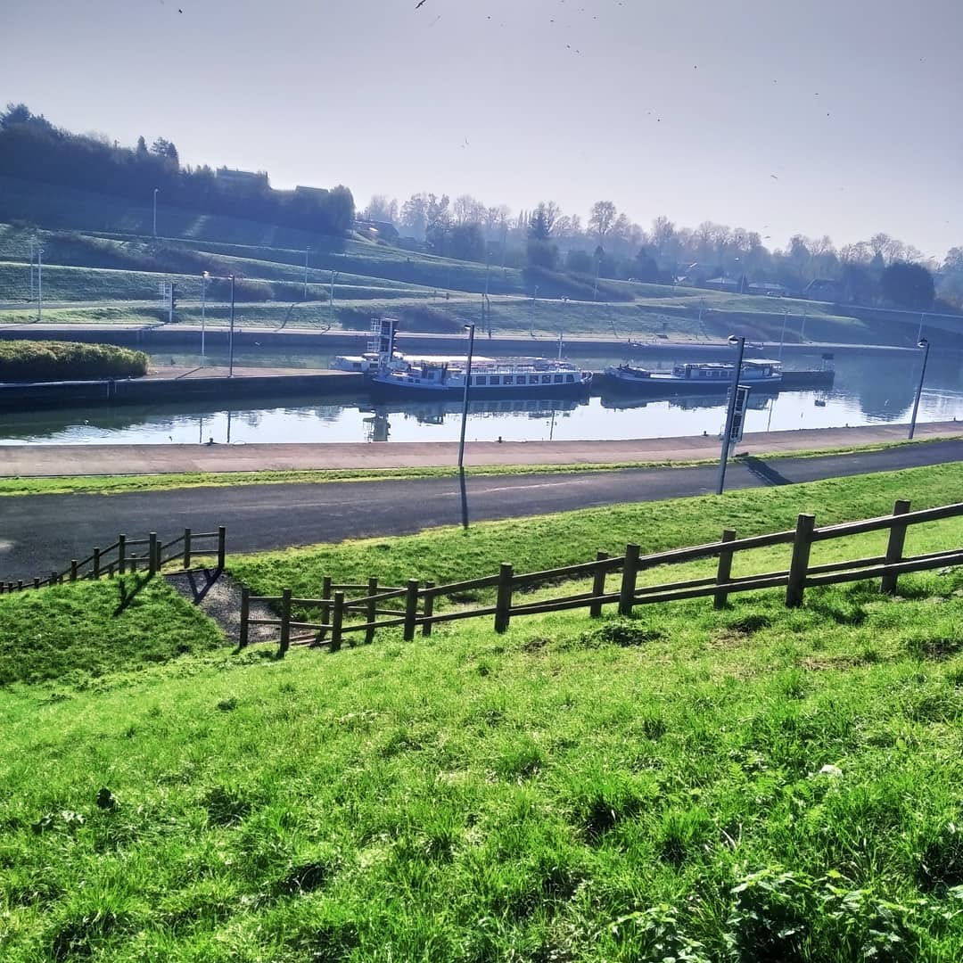 Nico280384's tweet photo. one of the places to visit absolutely if you pass by Belgium, the boat lifts of Thieu. A renowned architectural feat
#Belgium
#Thieu https://t.co/n11HfODeRt