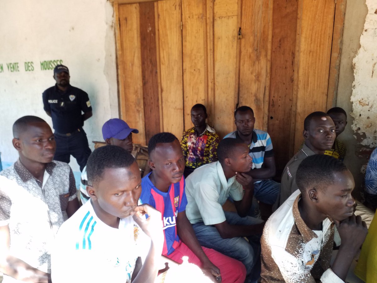 uepnddrrcaf's tweet photo. .#UEPNDDRRenAction! Taximotos de #Ndéle, sensibilisés sur le #PREC, le pardon et l'acceptation des ex-combattants qui reviennent dans la communauté. @GouvCF remercie @WorldBank. @IOM_CAR. All for #PREC. All for #PNDDRR. All for peace in CAR. https://t.co/B4oVnbkQqP