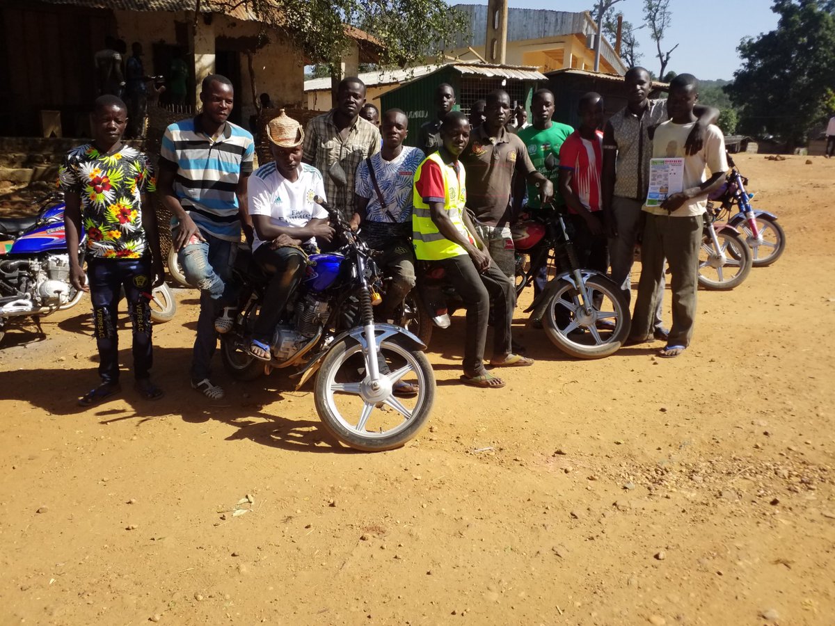 uepnddrrcaf's tweet photo. .#UEPNDDRRenAction! Taximotos de #Ndéle, sensibilisés sur le #PREC, le pardon et l'acceptation des ex-combattants qui reviennent dans la communauté. @GouvCF remercie @WorldBank. @IOM_CAR. All for #PREC. All for #PNDDRR. All for peace in CAR. https://t.co/B4oVnbkQqP