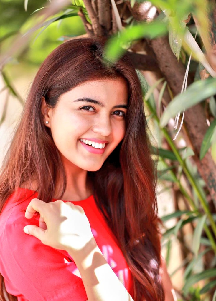 kayaldevaraj's tweet photo. Actress #AmrithaAiyer looks beautiful in these recent pictures of her

@Actor_Amritha @proyuvraaj @UVCommunication https://t.co/n8Ey4rL9XL