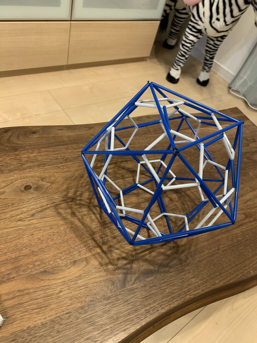 片山司朗 正二十面体とサッカーボールの関係が見えやすいかな 正多面体 切頂二十面体 正二十面体