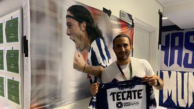 TUDNMEX's tweet photo. Un homenaje a Toño Denigris 😇
Rayados festeja título con camiset especial 🎉
https://t.co/2sCd9N6fQv
#EnLaVidaYEnLaCancha | #TuCopaMx | #Rayados https://t.co/DWV6OiCcW9