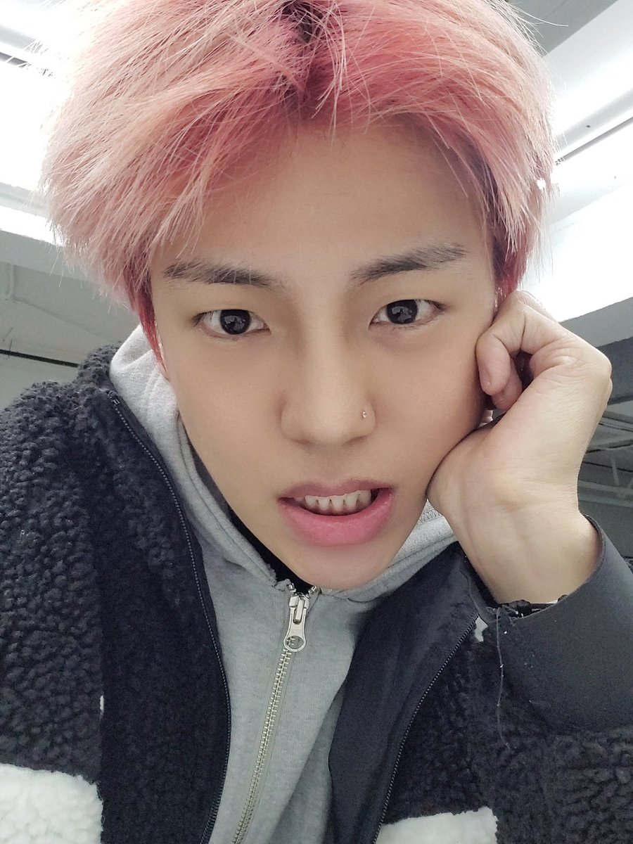 official_ACE7's tweet photo. [#에이스_동훈]
초이스 오늘도 굿밤 보내요❤
#초이스 #에이스 #CHOICE #ACE https://t.co/dOWAGZW7yq