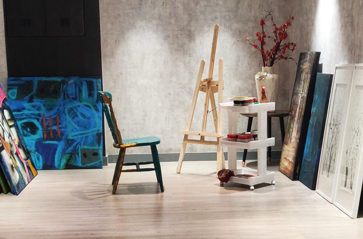 _artcollection_'s tweet photo. The studio got a little messy after this picture..

#artcollection #bigcanvas #artstudio #paintings #abstract #landscape #portraits #localartists #kolkata #india https://t.co/BCl1toyo9v