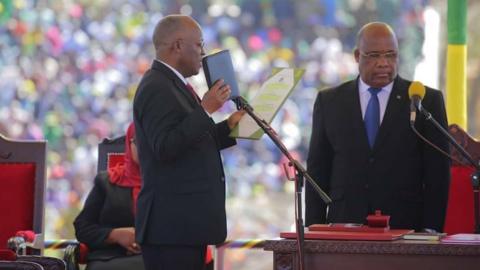 thechoice_live's tweet photo. Tanzania: Perezida John Magufuli amaze kurahirira manda ya kabiri
Ntucikwe na @thechoice_live saa kumi nimwe #thechoiceupdate @philpeter250 @RwWaxy https://t.co/CGrH2AZx93