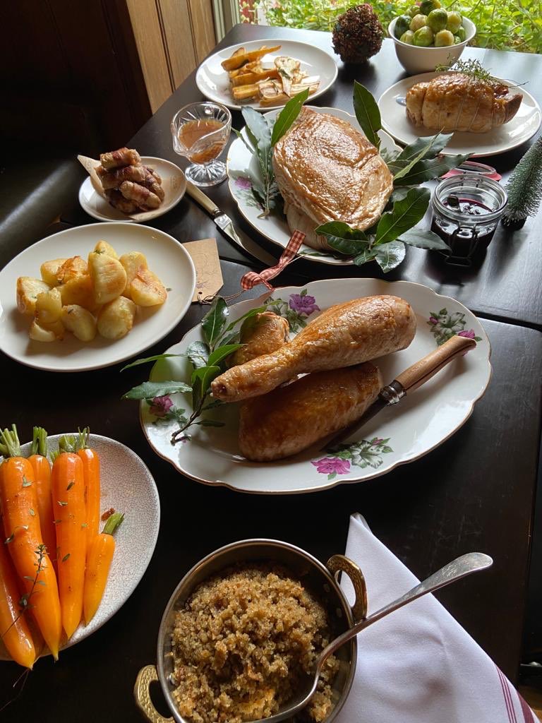 ThePigsEar's tweet photo. Christmas🎄sorted, let our chef Stephen take the hassle out of Christmas dinner this year. more info to follow. Enquiries info@thepigsear.ie https://t.co/xMnv77e20m
