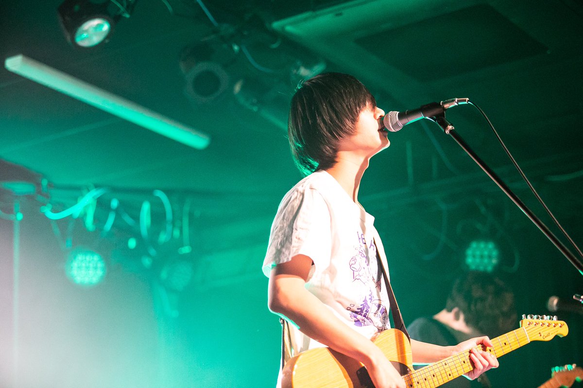 kitafox_mosir's tweet photo. 🎉HappyBirthday🎉

10/28にVo,Gtの渡辺が23歳の誕生日を迎えました。
サプライズ遂行のため報告が遅れましたが、メンバーから赤のブルゾンをプレゼント㊗️

改めておめでとう🎊(2,3枚目は赤化前) https://t.co/uuaak1bVHv