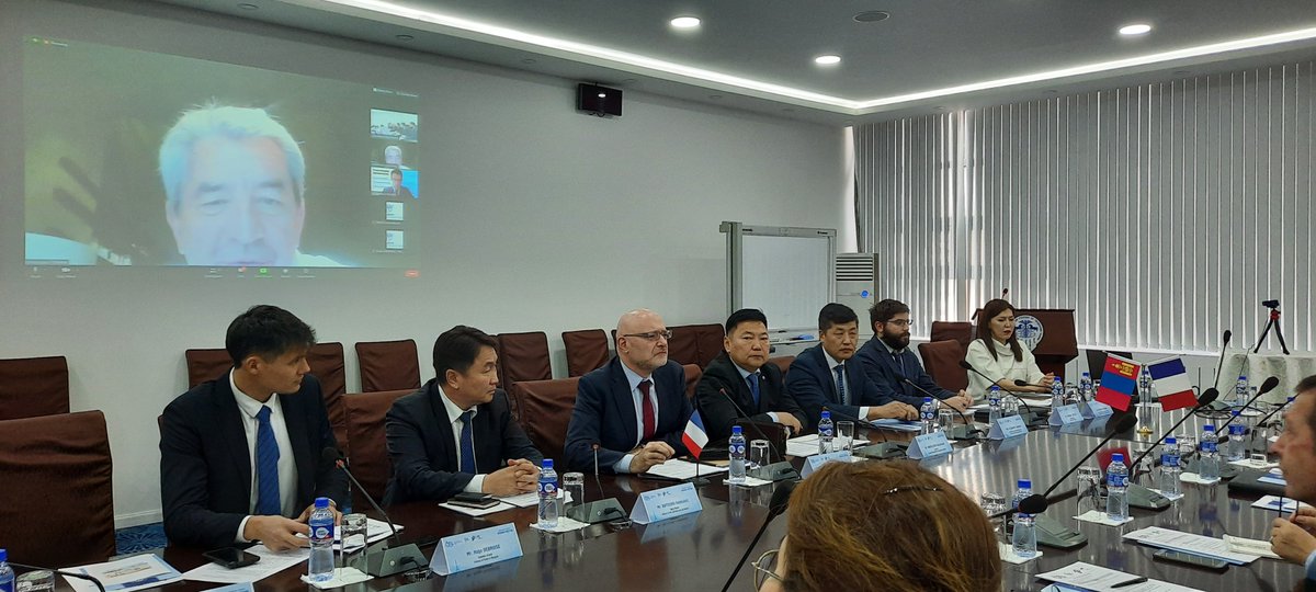 mongolia_mon's tweet photo. МҮХАҮТ,Францын ажил олгогч эздийн нэгдсэн холбооны дэргэдэх Франц-Монголын бизнесийн зөвлөл хамтран“Монгол-Францын цахим бизнес уулзалт” зохиолоо. Уулзалтад ХАА салбарын төр, хувийн хэвшлийн төлөөллүүд оролцож, хөрөнгө оруулалт, ХАА чиглэлийн төрийн бодлогын талаар ярилцлаа. https://t.co/1A7ZykjKaW