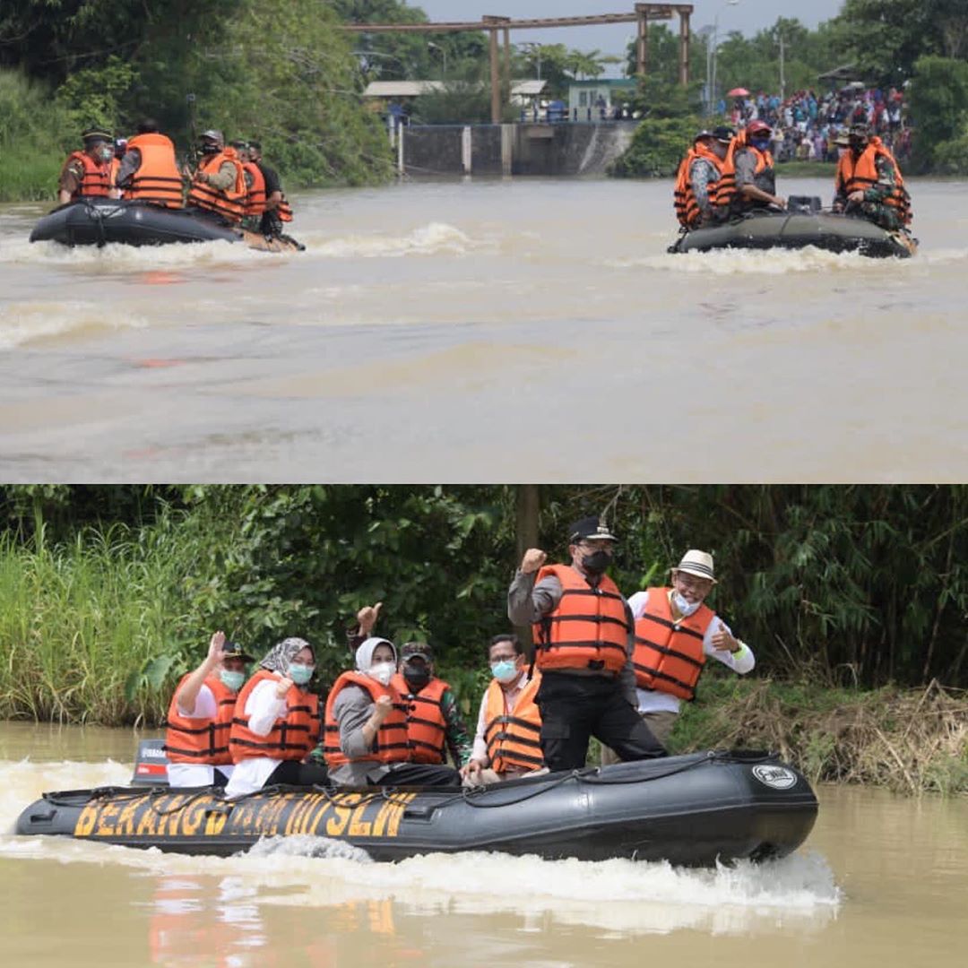 ridwankamil's tweet photo. Kemarin di Bendungan Barugbug Karawang memulai Gerakan Cilamaya Berbunga menggunakan kolaborasi Pentahelix (Akademisi-Bisnis-Komunitas-Pemerintah-Media) dalam upaya mengembalikan kondisi Cilamaya. #JabarJuaraLahirBatin https://t.co/HtUnMCiO6i