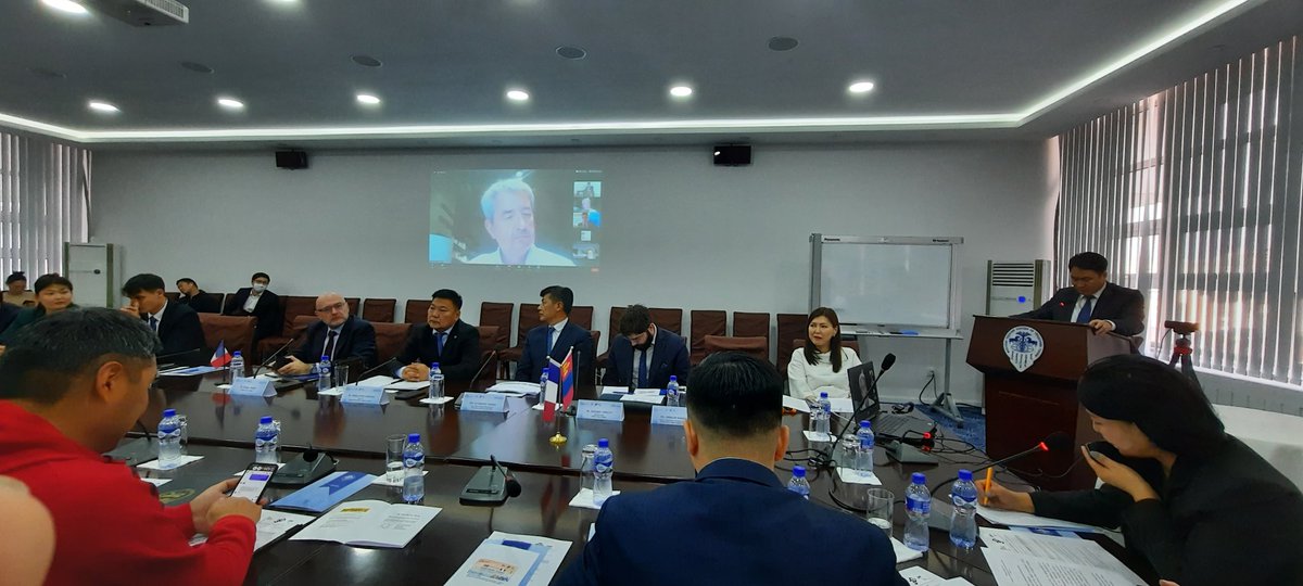 mongolia_mon's tweet photo. МҮХАҮТ,Францын ажил олгогч эздийн нэгдсэн холбооны дэргэдэх Франц-Монголын бизнесийн зөвлөл хамтран“Монгол-Францын цахим бизнес уулзалт” зохиолоо. Уулзалтад ХАА салбарын төр, хувийн хэвшлийн төлөөллүүд оролцож, хөрөнгө оруулалт, ХАА чиглэлийн төрийн бодлогын талаар ярилцлаа. https://t.co/1A7ZykjKaW