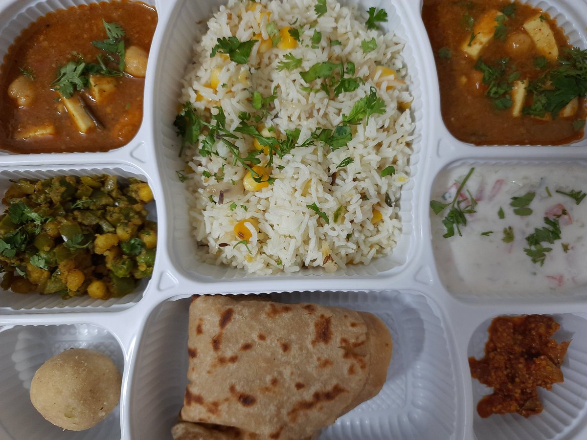 HemasVegRasoi's tweet photo. Thursday meal @HemasVegRasoi 

#CornPulav #CholePaneer #SimlaMirchi 
#Raita #Paranthas and #MangoPickle from 
#ShakusHomemadeProducts 

Dear #Foodies please Call/What's app on 8976764660 to order #Homemade Breakfast, Snacks and Lunch.

#HappinessIsHomemade
#GharKaKhana https://t.co/GZf5b2y4H5