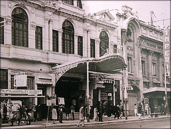RenzoVaccarezza's tweet image. El 5 de noviembre de 1910 se inauguró el 3º teatro Victoria de #Valparaíso en la Av. Pedro Montt. El terremoto de 1971 dio pie para justificar su demolición