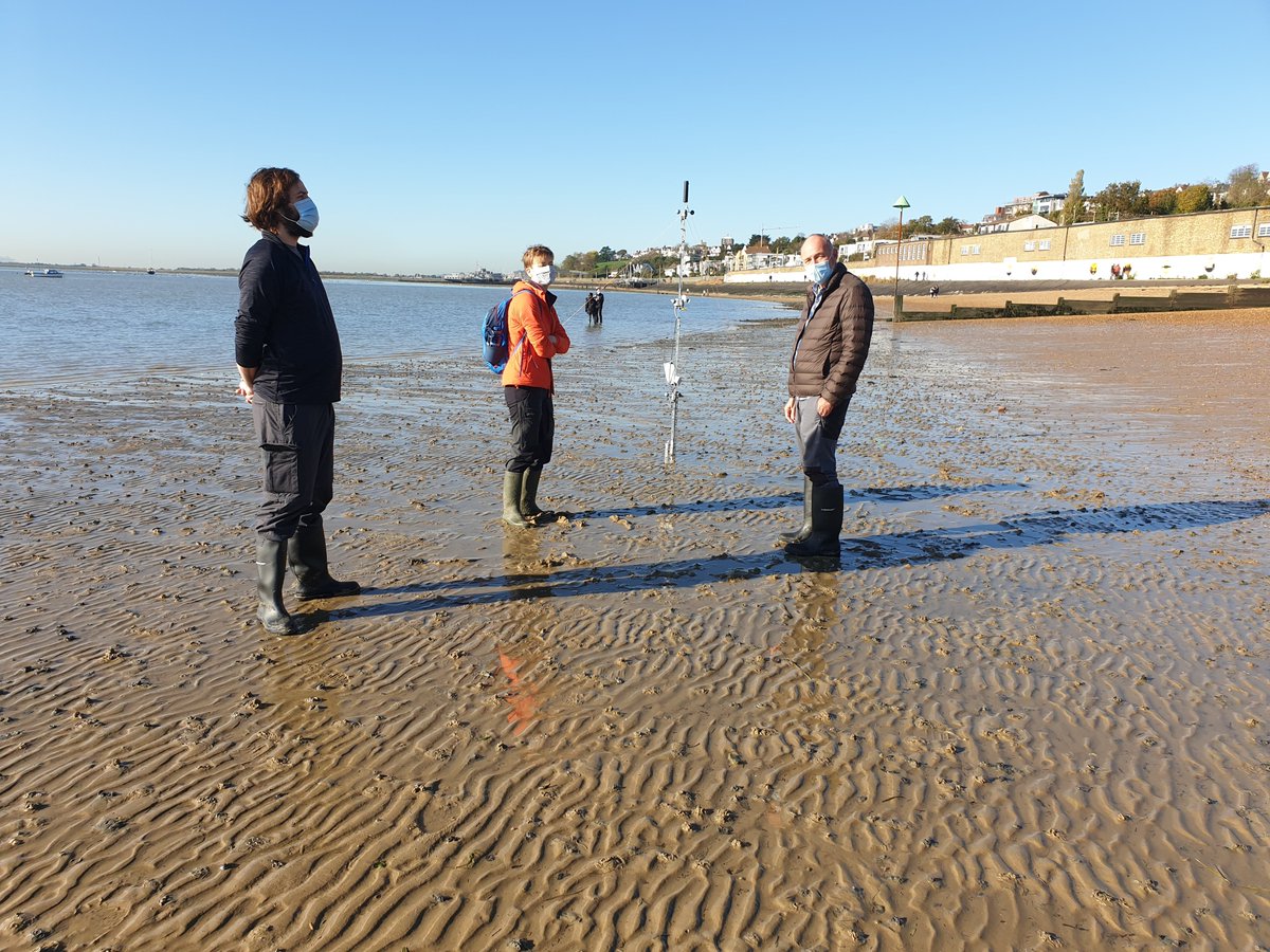 markmulligan's tweet photo. Glorious day yesterday for #Thames Estuary #kclfield trip #5 on #Drones #RemoteSensing #LowCostSensing &amp; #Micrometeorology with @KCLGeoglabs
 @eskaupade Nick Drake, Martin Wooster and some great students! https://t.co/hIfoAHiE8l