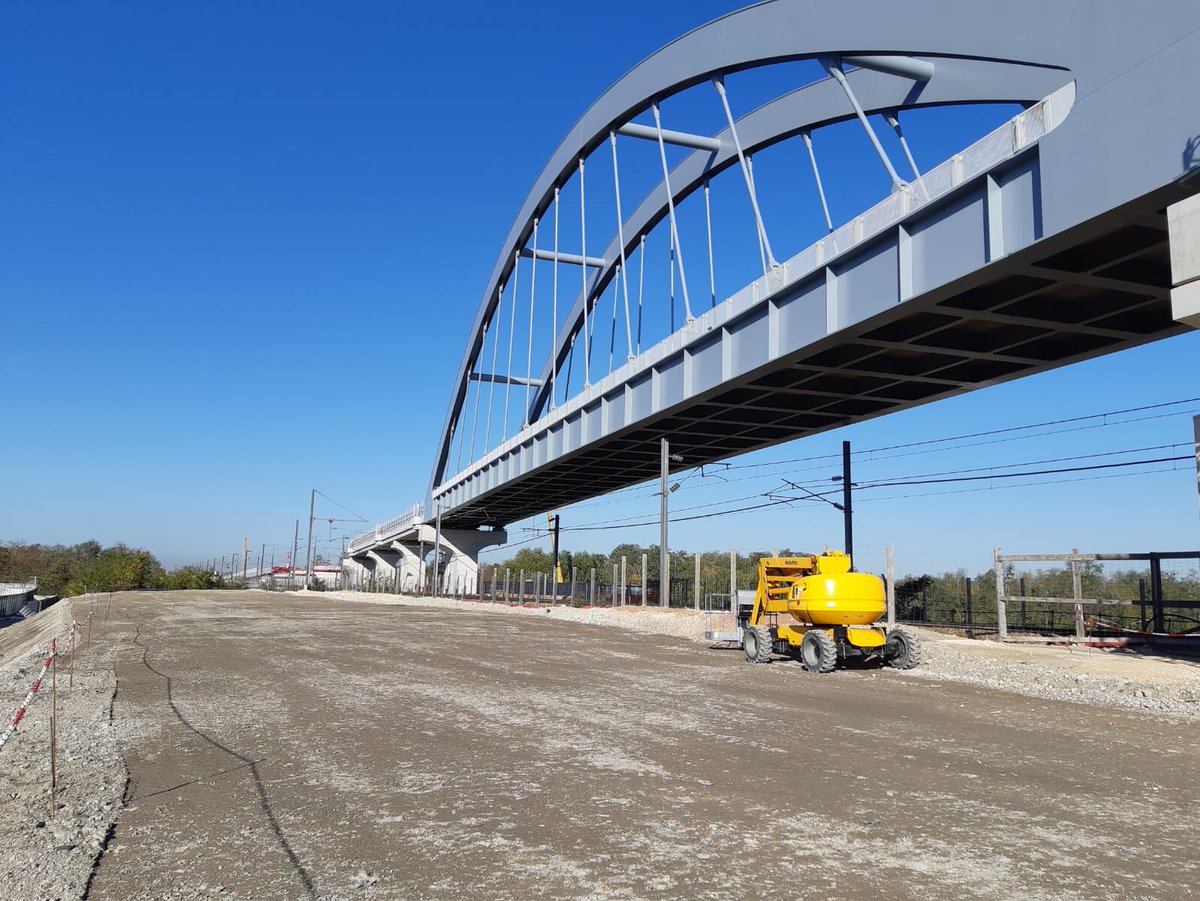 ArmelleLagrange's tweet photo. #Eole chantier en images ! #Bezons lien entre les 8km de nouvelle infrastructure et les 47kmde lignes existantes. Simplement pour la beauté des photos . Merci à la maîtrise d’œuvre merci à Mouhib!! @SNCFReseau @itif_travaux https://t.co/FR0yk6HPWh