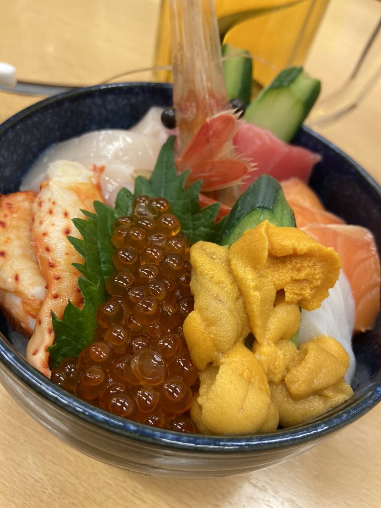 j_hara's tweet photo. 絶品海鮮丼
#海鮮丼 #絶品海鮮丼 https://t.co/Iecyq7DKtc