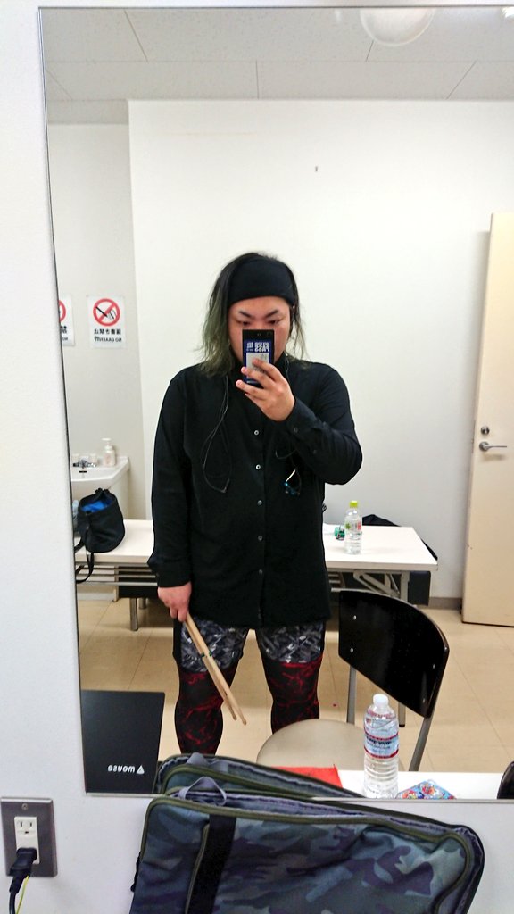 yukkey1988's tweet photo. 11/3 #SCRAMBLE8 お越しいただきましてありがとうございました！！
おかげさまで素敵な１日になりましたとさ✨
若いバンドや弾き語りのライヴ見て元気もらえた、ライヴって楽しいね。
ライヴ行って普段の生活に戻るこの感じ懐かしい！
12/23にアルバムも発売されるので画像チェックしててね！ https://t.co/qk5pCDlcmw
