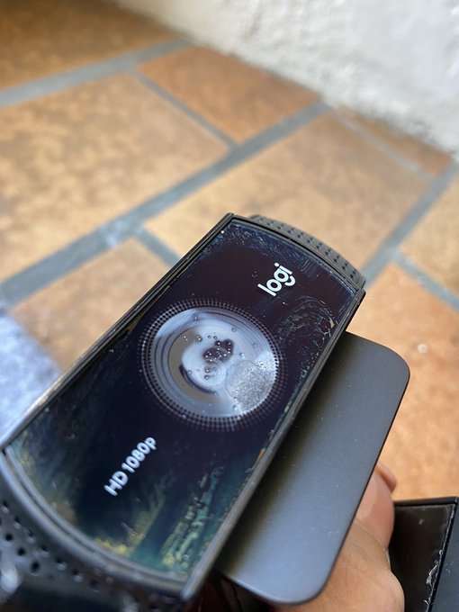 RIP ma webcam 😭 elle est pleine de squirt et de bu&eacute;e 😩 https://t.co/qzpA31Nwgy<a href="/tag/mvsales"class="tags"><span>#mvsales</span></a>