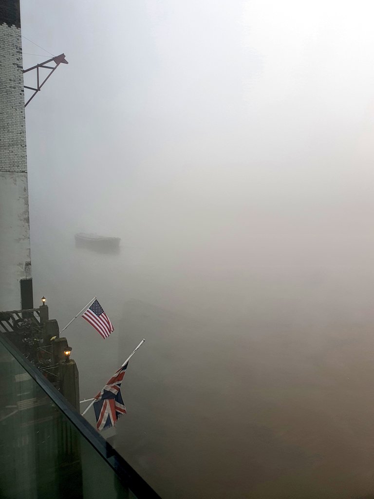 astrid_online's tweet photo. A very moody morning 🇬🇧🇺🇸
First day of #lockdownUK,  catching up on the #USElection2020 and let's not forget about #Brexit. 🙄 https://t.co/vseM8mpDtK