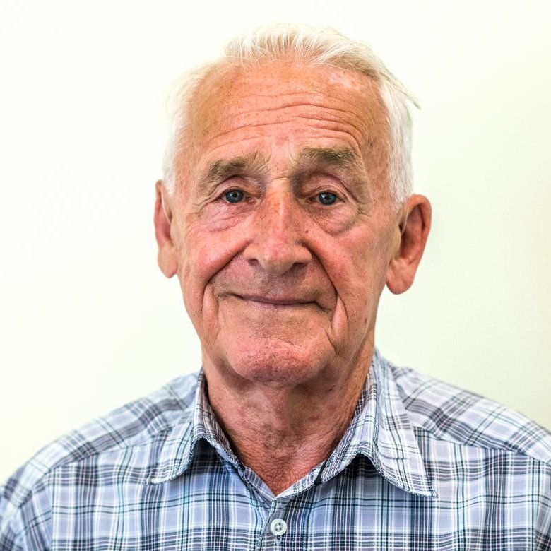 The_StoryMine's tweet photo. Continuing our series of highlights of the films available on @The_StoryMine website, listen here to Ken Wain speaking about 38 years in coal mining and his experiences as a mining electrician.
#MarkhamColliery #Mining #Heritage #Derbyshire
https://t.co/egwPdWxLHJ https://t.co/uFqcJoJVjX