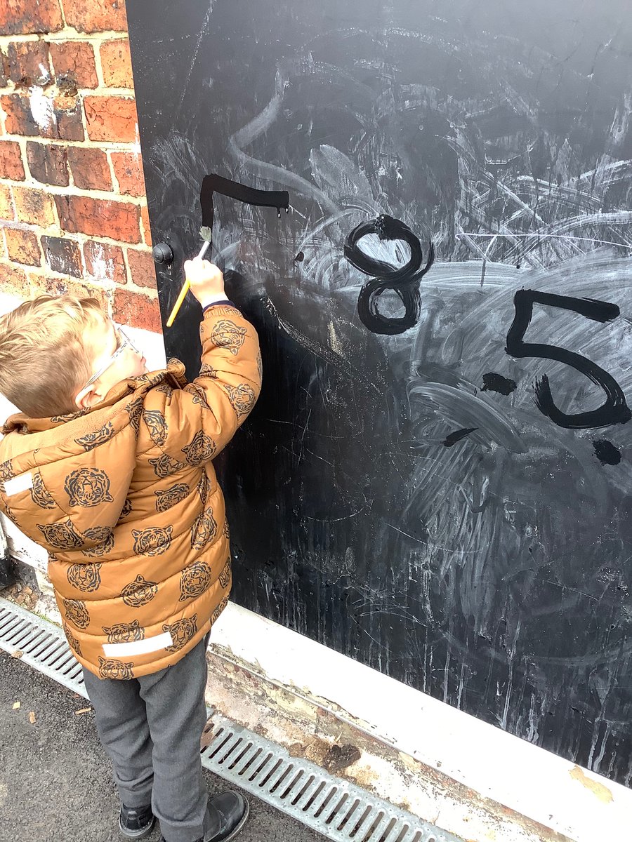 LaceyfieldsRec's tweet image. Fantastic number writing in Bains Class today! 
@LaceyfieldsA