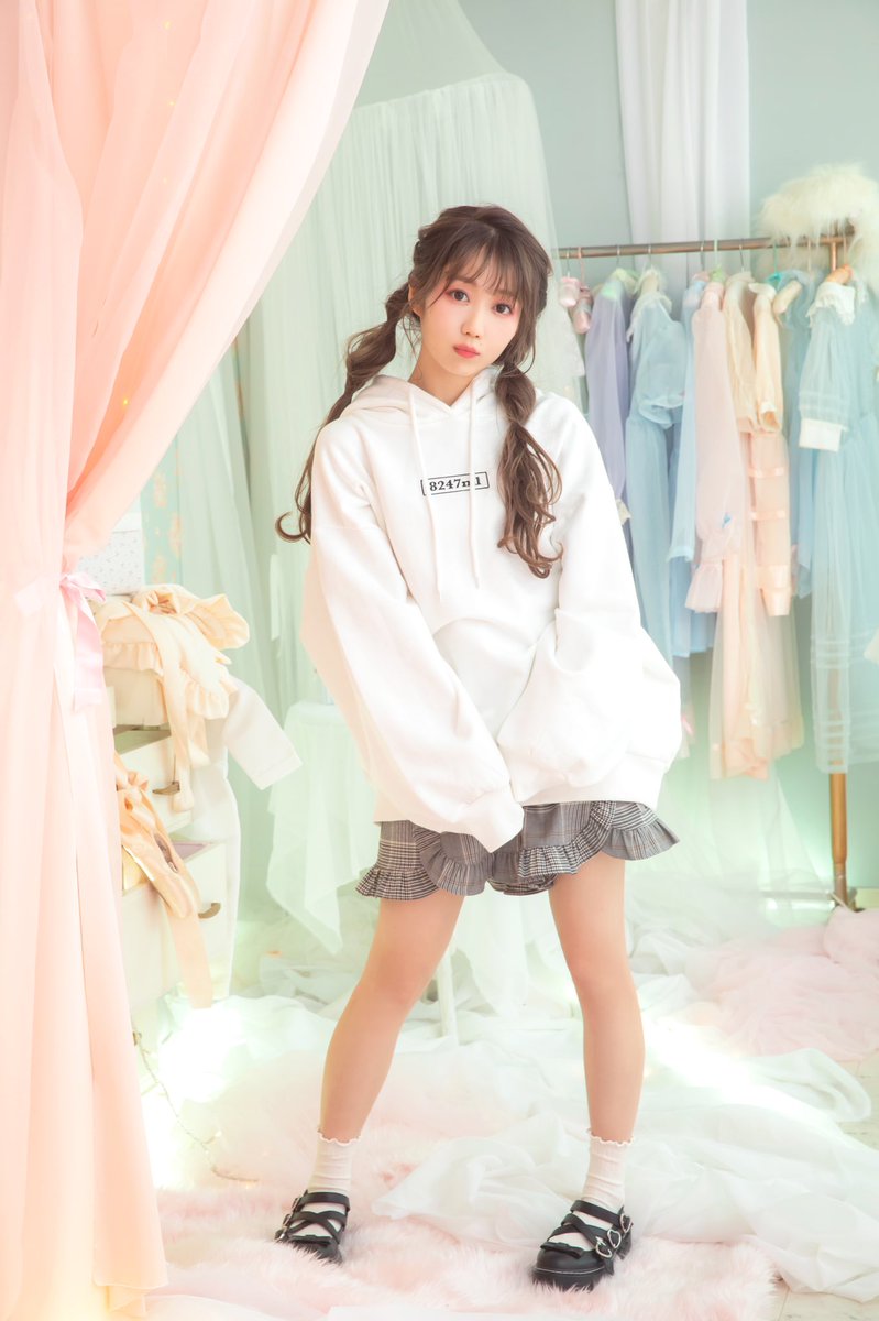 値下げ!ポストカード付き!  大谷映美里  ハニーシナモン コラボ  パーカー ┈ HC × 大谷映美里 ┈ いよいよ、明日11/6(金)より 大谷映美里ちゃん