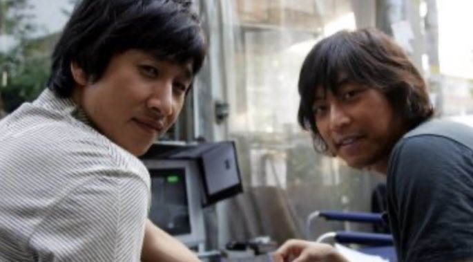 otokatai's tweet photo. #オ・マンソク さんのお友達 #イ・ソンギュン さんはマンソクさんの映画 #우리동네 (俺たちの街)にご出演😊そしてソンギュンさんの映画“残酷な出勤“にマンソクさんも上司役でちょこっとご出演😃よくお二人でインタビューに答えてはった。チャンドンゴンさんも同級生なんだけど… https://t.co/s49oLt6Zv5