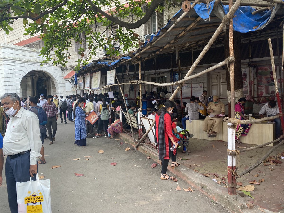 vishalskothari's tweet photo. #irony if any private body does not ensure social distancing at its workplace; it’s an #offence. But the same is not applicable for a govt body. #MahaVikasAghadi plz see how ppl are made to suffer at old custom house at #setukendra https://t.co/Ho2rA0U6XW