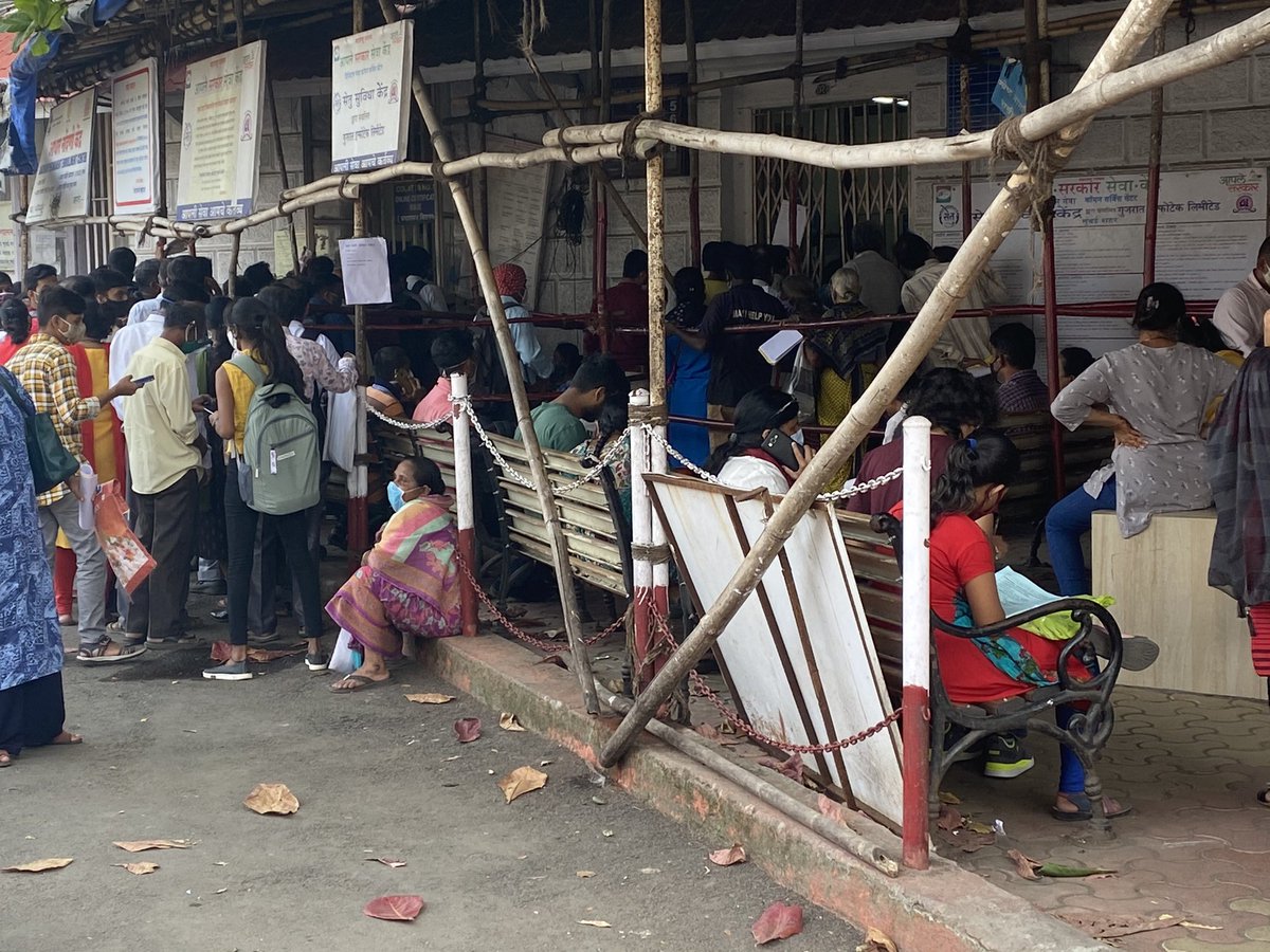 vishalskothari's tweet photo. #irony if any private body does not ensure social distancing at its workplace; it’s an #offence. But the same is not applicable for a govt body. #MahaVikasAghadi plz see how ppl are made to suffer at old custom house at #setukendra https://t.co/Ho2rA0U6XW