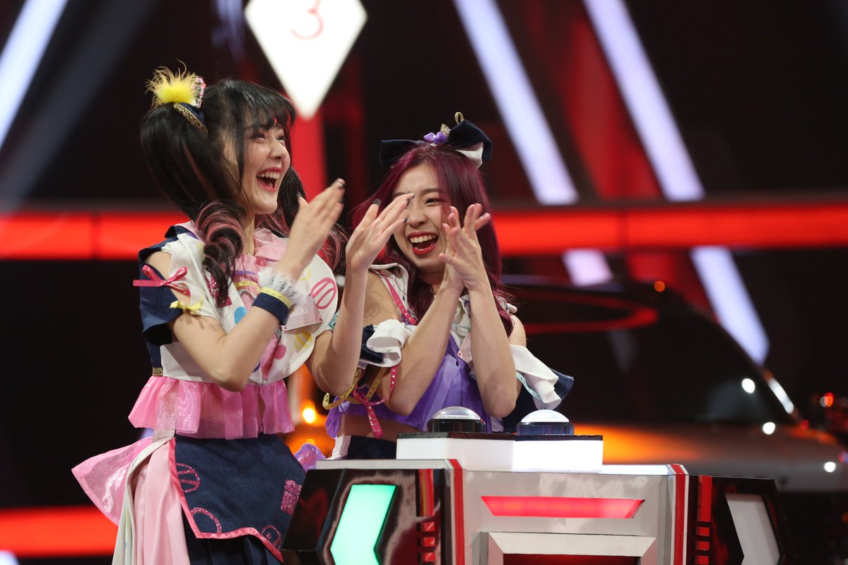 gamejakrot's tweet photo. 👏👏👏 ปรบมือให้กับสองสาว @minmin_ameryu @snowploy_ameryu ไอดอลสาวจากวง #AMERYU ที่สามารถพิชิตรถยนต์คันที่ 4 ของรายการ #เกมแจกรถ ไปได้ ยินดีด้วยนะคะสาวๆ
#เกมแจกรถxสโนวพลอยมินมิน
#snowployameryu
#MinminAMERYU https://t.co/5q3HaPKCkW