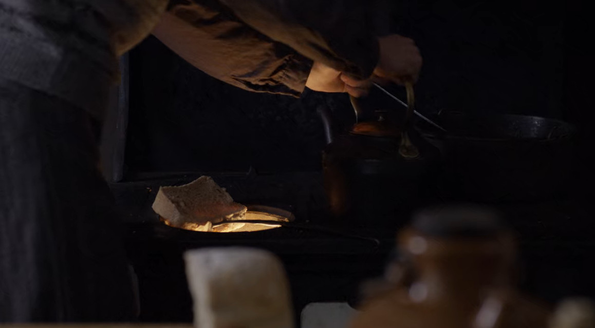 ~ Gilbert's breakfasts ~In season 1 he is taking care of his father and no one is really taking care of him. Making his father's breakfast in a cold house, just an apple for him. Running not to be late at school. #renewannewithane